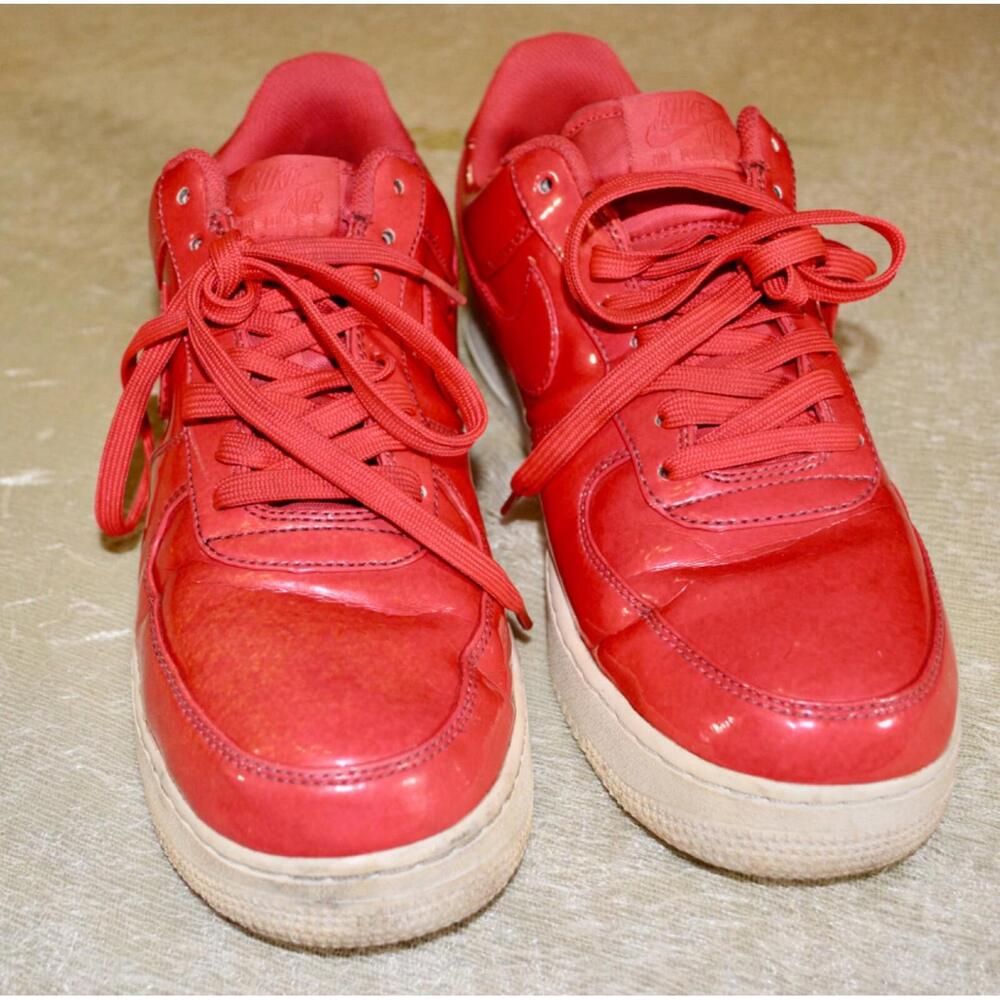 Size 10.5 - Nike Air Force 1 '07 LV8 UV Siren Red Patent Leather Great Condition